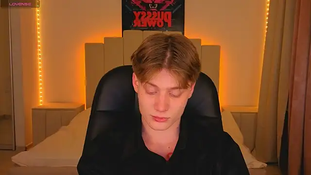 LouieEvans online show from November 18, 2025, 8:56 pm