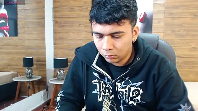 titanxero online show from November 22, 2025, 1:32 pm