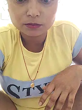 Hot-Pooja25 online show from April 10, 2026, 5:03 am