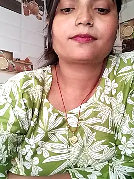 Hot-Pooja25 online show from April 18, 2026, 12:07 pm