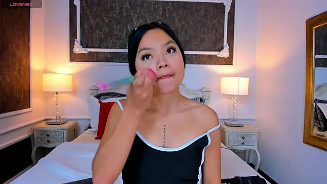 SharonBonet online show from October 8, 2025, 11:01 am