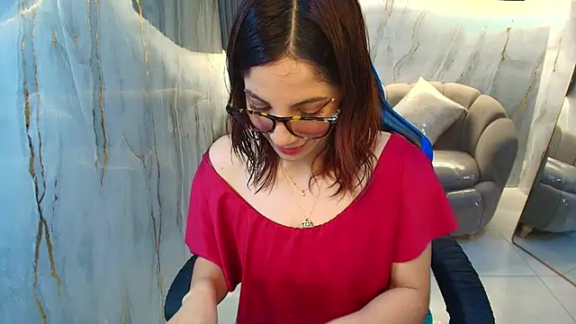 nadia r  online show from June 28, 2026, 12:22 pm