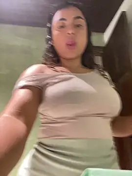 Salomeferreira  online show from October 23, 2025, 4:05 pm