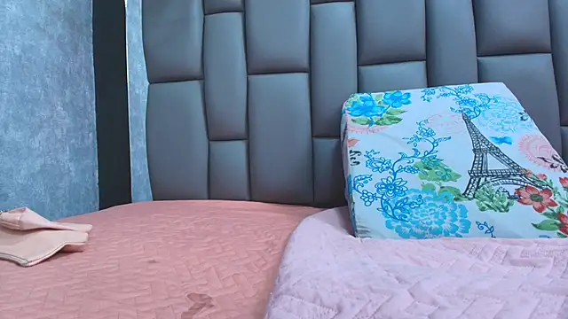 kissme luna online show from September 18, 2025, 7:50 pm