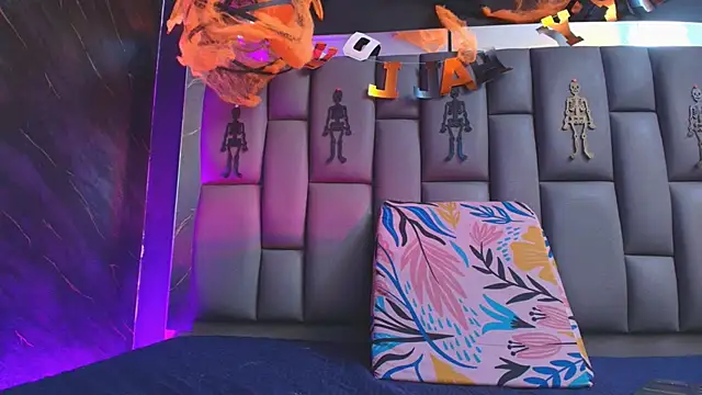 kissme luna online show from November 1, 2025, 7:41 pm