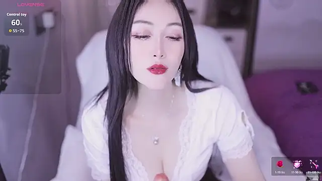 Snapshot of Oliviari- chatting on May 3, 2026, 12:31 pm Oliviari- online show from May 3, 2026, 12:31 pm