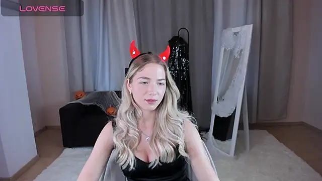 Susan Mimi online show from October 30, 2025, 3:27 am