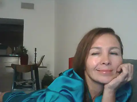 Snapshot of Avelinii chatting on May 20, 2026, 7:33 pm Avelinii online show from May 20, 2026, 7:33 pm