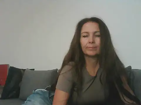 Snapshot of Avelinii chatting on May 26, 2026, 6:28 pm Avelinii online show from May 26, 2026, 6:28 pm