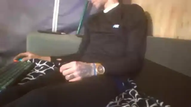 Sillycatfish online show from November 19, 2025, 5:40 am