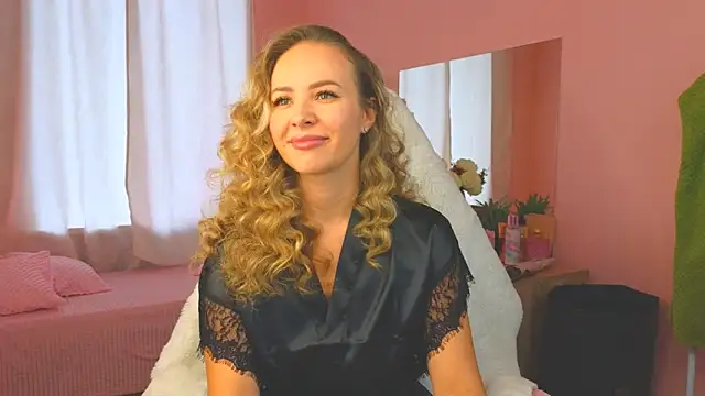 Hloya Mei online show from October 11, 2025, 3:18 am