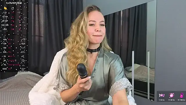 Hloya Mei online show from October 23, 2025, 2:32 am