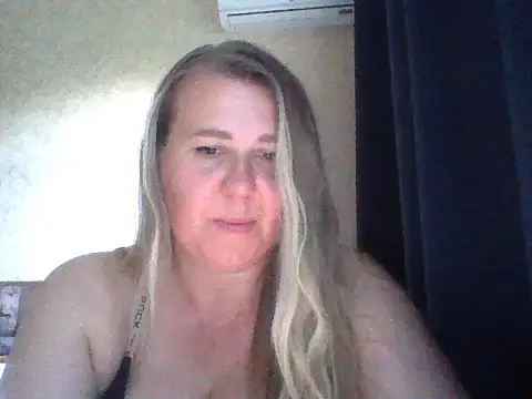 Snapshot of Solinaa chatting on July 4, 2026, 4:33 pm Solinaa online show from July 4, 2026, 4:33 pm