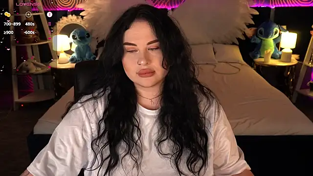 Snapshot of SerahMirabeli chatting on November 4, 2025, 1:59 pm SerahMirabeli online show from November 4, 2025, 1:59 pm