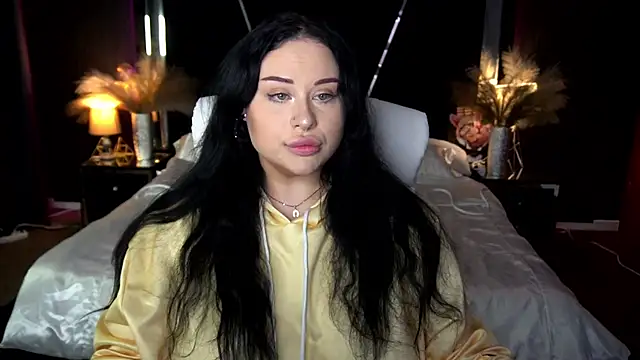 Snapshot of SerahMirabeli chatting on November 14, 2025, 8:12 pm SerahMirabeli online show from November 14, 2025, 8:12 pm