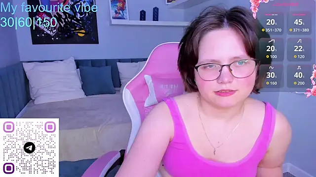 Mila  Cutee online show from October 19, 2025, 1:36 pm