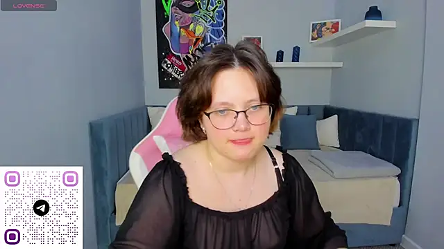 Mila  Cutee online show from October 19, 2025, 1:30 am