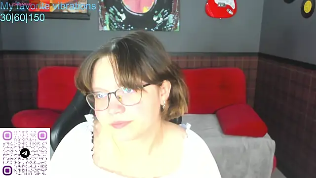 Mila  Cutee online show from October 18, 2025, 1:18 am