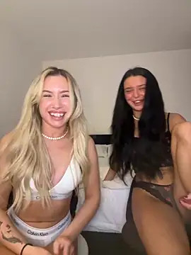 SexySaraxxoo online show from February 27, 2026, 7:03 pm