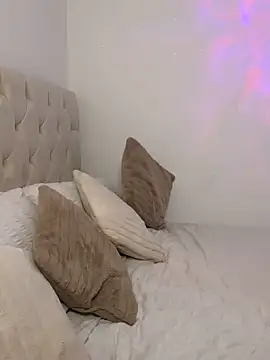 SexySaraxxoo online show from November 7, 2025, 1:10 am