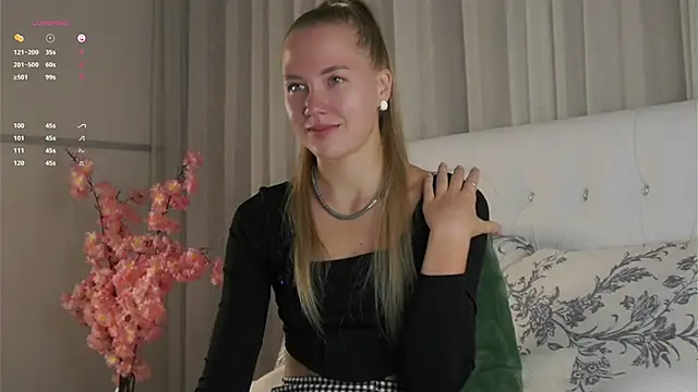 Snapshot of AlbaMesick chatting on September 19, 2025, 12:09 pm AlbaMesick online show from September 19, 2025, 12:09 pm