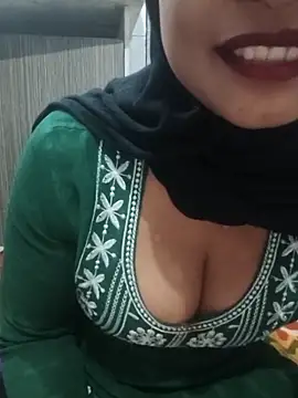 Itz Mayra  online show from November 23, 2025, 9:08 am