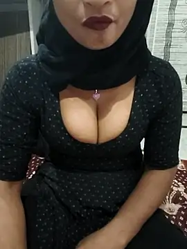 Itz Mayra  online show from November 21, 2025, 9:19 am