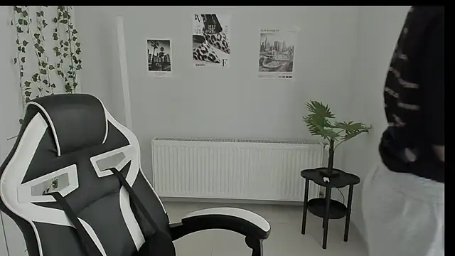 NeyliDream online show from May 27, 2026, 12:23 pm
