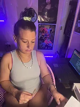 shortywidaphatty online show from October 7, 2025, 10:05 am