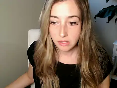 Snapshot of SuggestiveBehavior chatting on September 25, 2025, 3:29 pm SuggestiveBehavior online show from September 25, 2025, 3:29 pm