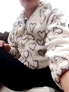 Huyen x online show from December 4, 2025, 5:17 am