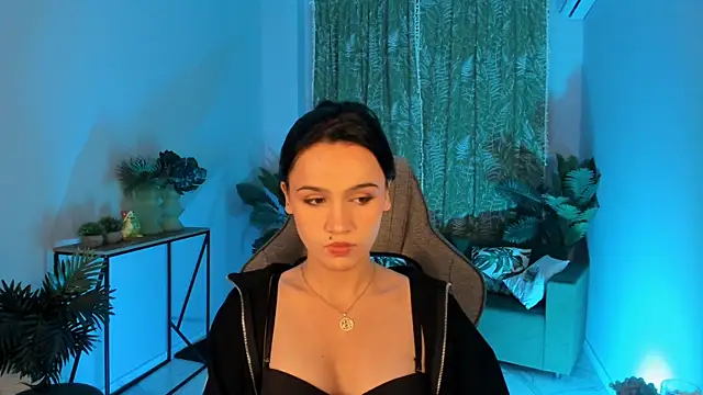 MonicaFarmer online show from October 4, 2025, 5:58 pm