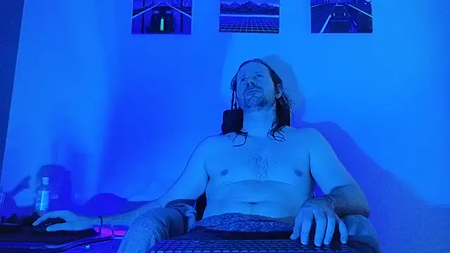 AlbinoAdonis online show from October 1, 2025, 8:35 pm