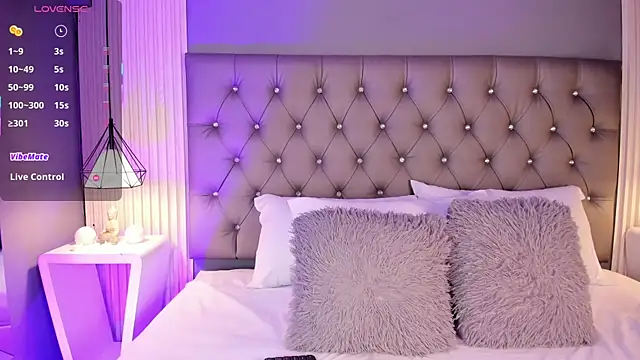 LunaBloomn online show from March 13, 2026, 5:07 pm