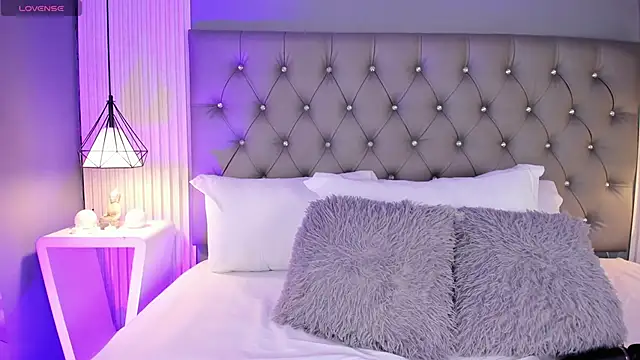 LunaBloomn online show from March 11, 2026, 5:07 pm