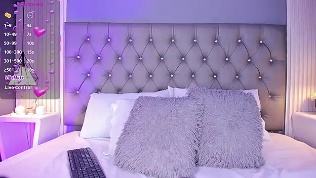 LunaBloomn online show from April 11, 2026, 5:05 pm