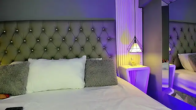 LunaBloomn online show from December 5, 2025, 4:49 pm