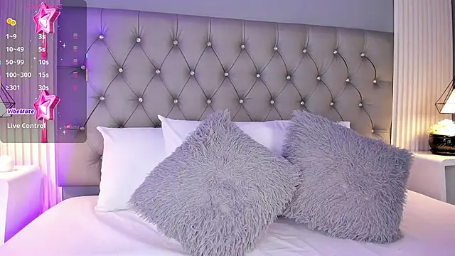 LunaBloomn online show from March 18, 2026, 5:03 pm