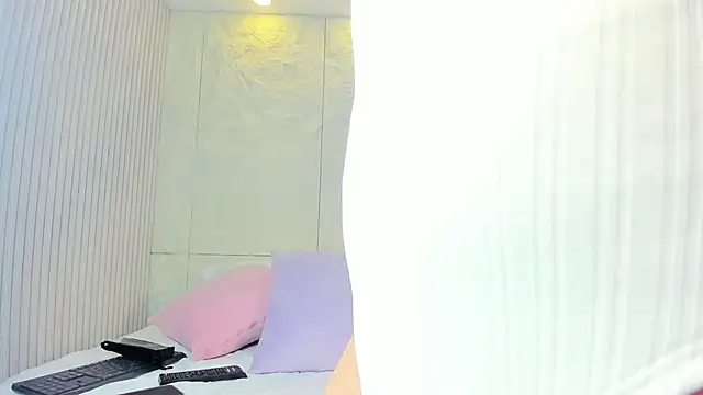 Isabellax21 online show from October 15, 2025, 4:11 am