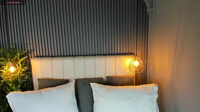 AlisonBeckerr  online show from November 9, 2025, 1:04 pm