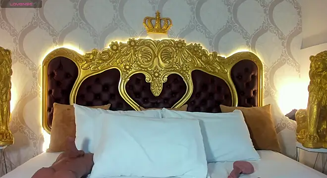 AlisonBeckerr  online show from November 25, 2025, 5:13 pm