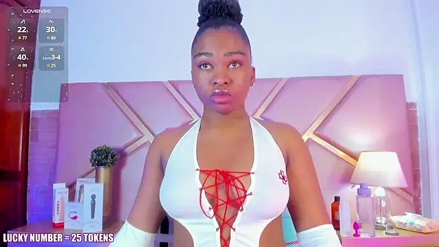 SophieSinclair online show from November 18, 2025, 12:52 pm