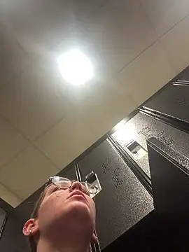 AllesandraLove online show from November 10, 2025, 3:17 pm