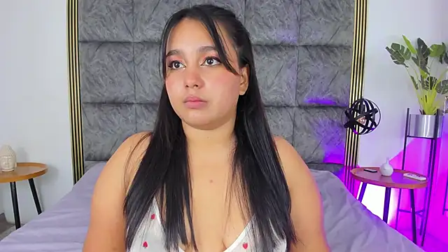 IvannaaVega online show from October 2, 2025, 4:27 am