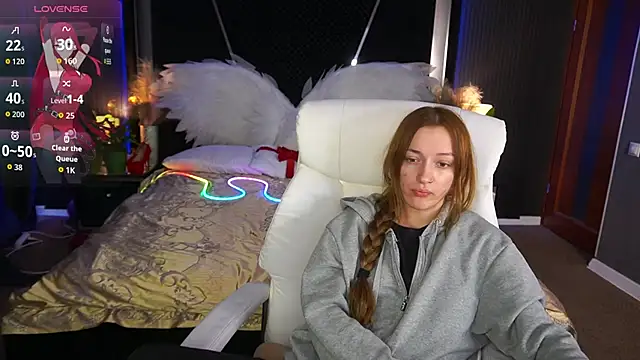 FoxyMayy online show from April 16, 2026, 2:07 pm