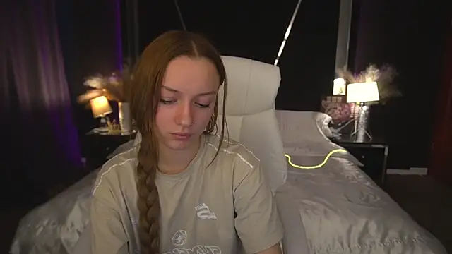 FoxyMayy online show from November 3, 2025, 1:58 pm