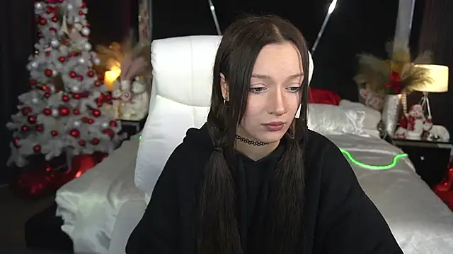 FoxyMayy online show from December 16, 2025, 10:25 pm