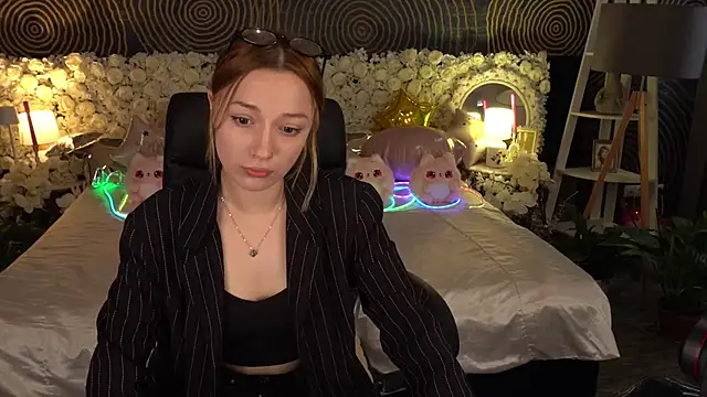 FoxyMayy online show from May 13, 2026, 12:34 pm