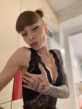 BabyBee  online show from October 7, 2025, 1:39 am