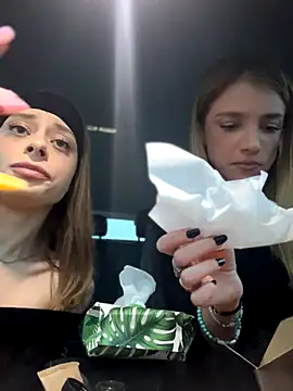 BabyBee  online show from October 3, 2025, 3:46 pm